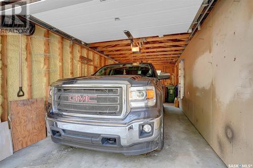 1314 College Avenue, Regina, SK - Indoor Photo Showing Garage