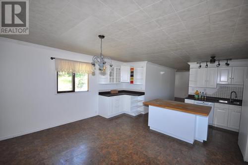 1160 A Dixon Road, Williams Lake, BC - Indoor Photo Showing Kitchen