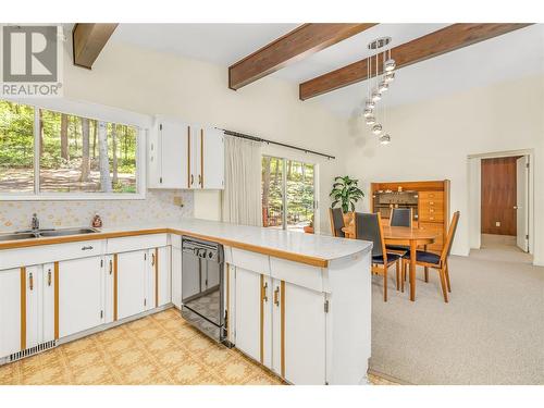 699 Curtis Road, Kelowna, BC - Indoor Photo Showing Kitchen With Double Sink