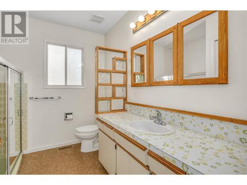 699 Curtis Road, Kelowna, BC - Indoor Photo Showing Bathroom