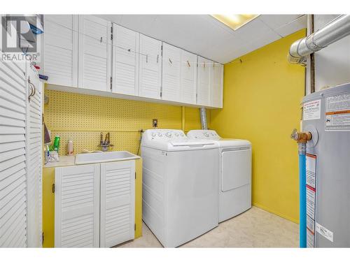 699 Curtis Road, Kelowna, BC - Indoor Photo Showing Laundry Room