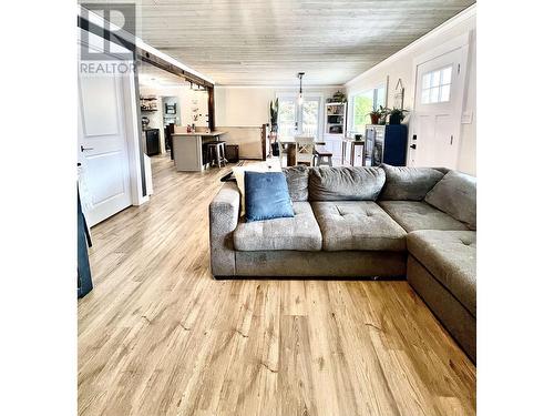 2412 First Avenue, Terrace, BC - Indoor Photo Showing Living Room