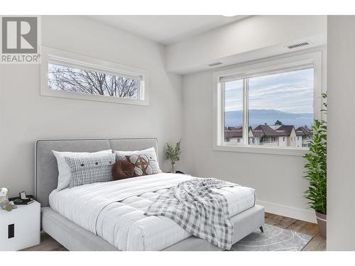 1220 Pacific Avenue Unit# 407, Kelowna, BC - Indoor Photo Showing Bedroom