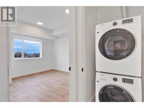 1220 Pacific Avenue Unit# 407, Kelowna, BC - Indoor Photo Showing Laundry Room