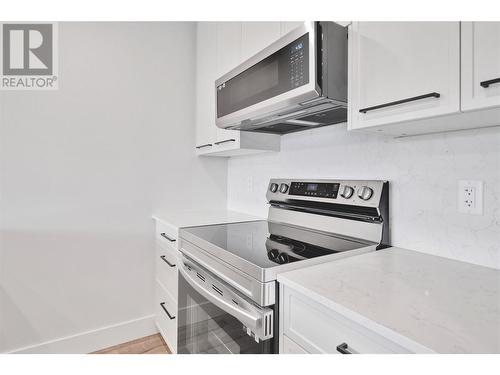 1220 Pacific Avenue Unit# 404, Kelowna, BC - Indoor Photo Showing Kitchen