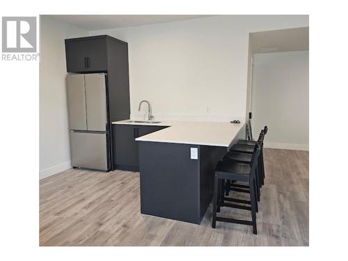 1220 Pacific Avenue Unit# 404, Kelowna, BC - Indoor Photo Showing Kitchen