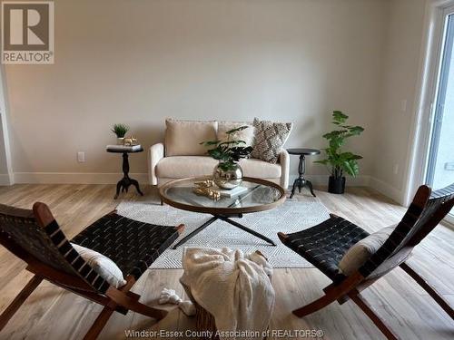 190 Main Street Unit# 301, Kingsville, ON - Indoor Photo Showing Living Room