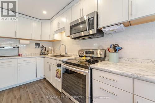 4244 York Drive, Niagara Falls, ON - Indoor Photo Showing Kitchen
