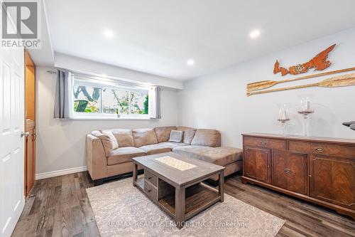 4244 York Drive, Niagara Falls, ON - Indoor Photo Showing Living Room