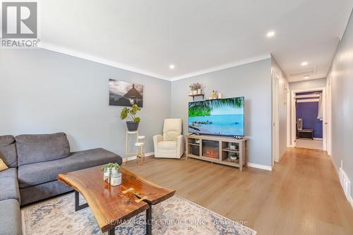 4244 York Drive, Niagara Falls, ON - Indoor Photo Showing Living Room