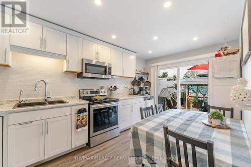 4244 York Drive, Niagara Falls, ON - Indoor Photo Showing Kitchen With Double Sink With Upgraded Kitchen