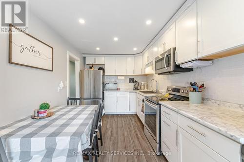 4244 York Drive, Niagara Falls, ON - Indoor Photo Showing Kitchen