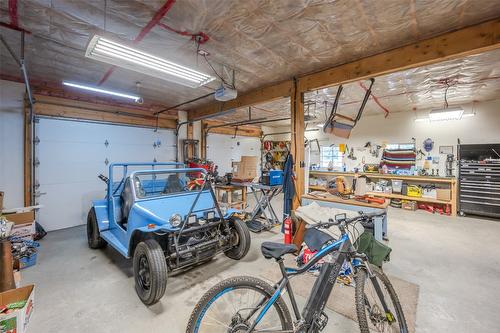 1040 Main Street, Okanagan Falls, BC - Indoor Photo Showing Garage