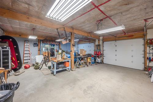 1040 Main Street, Okanagan Falls, BC - Indoor Photo Showing Garage