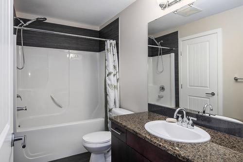 207-2011 Agassiz Road, Kelowna, BC - Indoor Photo Showing Bathroom