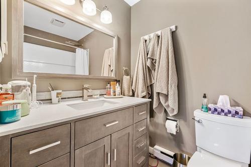 317-1056 Bernard Avenue, Kelowna, BC - Indoor Photo Showing Bathroom