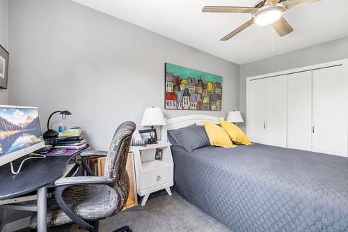317-1056 Bernard Avenue, Kelowna, BC - Indoor Photo Showing Bedroom