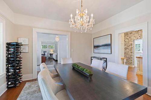 1001 Lawrence Avenue, Kelowna, BC - Indoor Photo Showing Dining Room