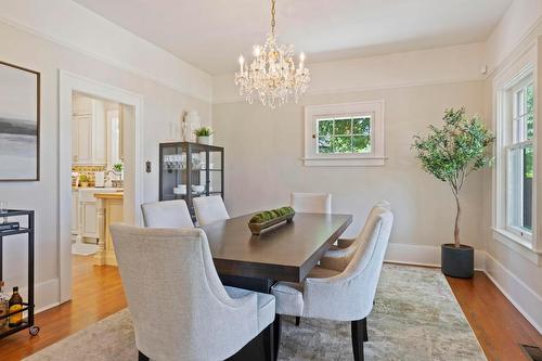 1001 Lawrence Avenue, Kelowna, BC - Indoor Photo Showing Dining Room