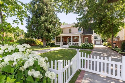 1001 Lawrence Avenue, Kelowna, BC - Outdoor With Deck Patio Veranda With Facade