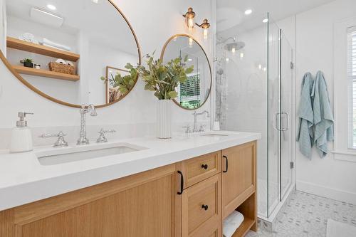 1001 Lawrence Avenue, Kelowna, BC - Indoor Photo Showing Bathroom