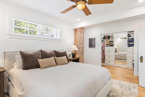 1001 Lawrence Avenue, Kelowna, BC - Indoor Photo Showing Bedroom