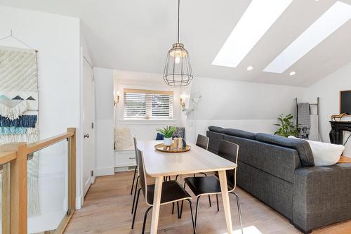 1001 Lawrence Avenue, Kelowna, BC - Indoor Photo Showing Dining Room