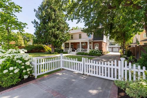 1001 Lawrence Avenue, Kelowna, BC - Outdoor With Deck Patio Veranda