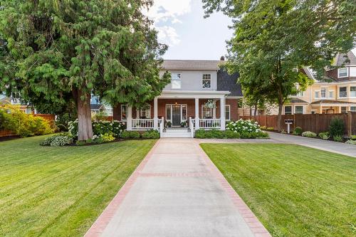 1001 Lawrence Avenue, Kelowna, BC - Outdoor With Deck Patio Veranda With Facade