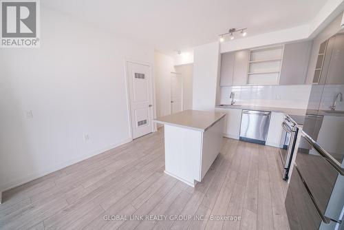 1805 - 4677 Glen Erin Drive, Mississauga, ON - Indoor Photo Showing Kitchen