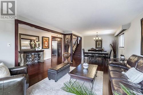 1230 Bloor Street, Mississauga, ON - Indoor Photo Showing Living Room