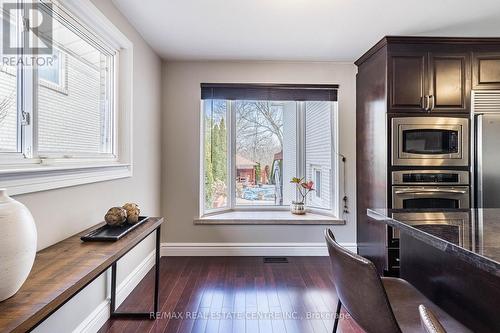 1230 Bloor Street, Mississauga, ON - Indoor Photo Showing Kitchen