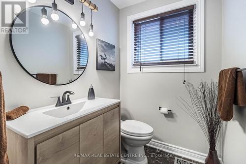 1230 Bloor Street, Mississauga, ON - Indoor Photo Showing Bathroom
