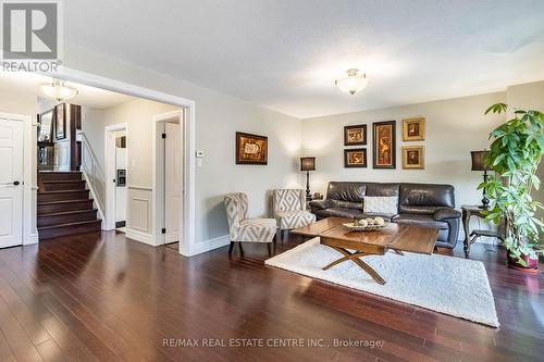 1230 Bloor Street, Mississauga, ON - Indoor Photo Showing Living Room