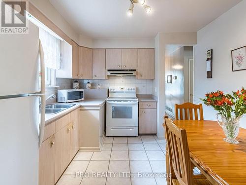 1535 Chalice Crescent E, Mississauga, ON - Indoor Photo Showing Kitchen With Double Sink