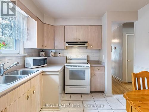 1535 Chalice Crescent E, Mississauga, ON - Indoor Photo Showing Kitchen With Double Sink