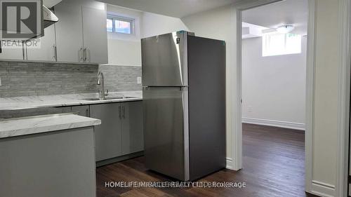 2 - 49 Hubbell Road, Brampton, ON - Indoor Photo Showing Kitchen