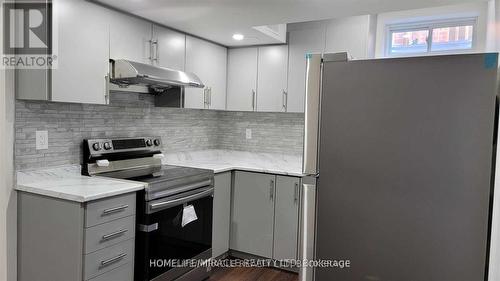 2 - 49 Hubbell Road, Brampton, ON - Indoor Photo Showing Kitchen With Upgraded Kitchen