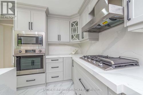 12 Dawnridge Trail, Brampton, ON - Indoor Photo Showing Kitchen