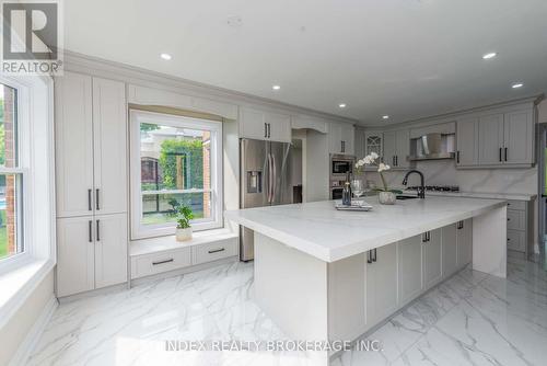 12 Dawnridge Trail, Brampton, ON - Indoor Photo Showing Kitchen With Upgraded Kitchen
