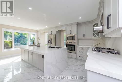 12 Dawnridge Trail, Brampton, ON - Indoor Photo Showing Kitchen