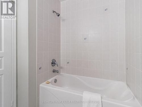 Lph02 - 2240 Lakeshore Boulevard W, Toronto, ON - Indoor Photo Showing Bathroom