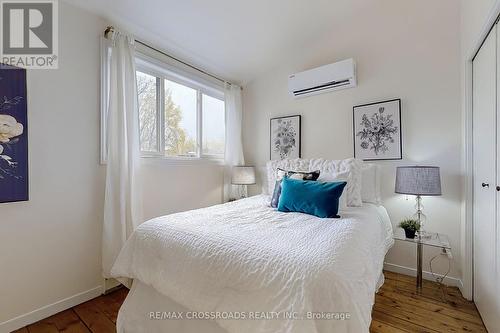 Th 16 - 32 Curzon Street, Toronto, ON - Indoor Photo Showing Bedroom