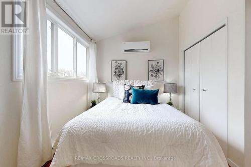 Th 16 - 32 Curzon Street, Toronto, ON - Indoor Photo Showing Bedroom