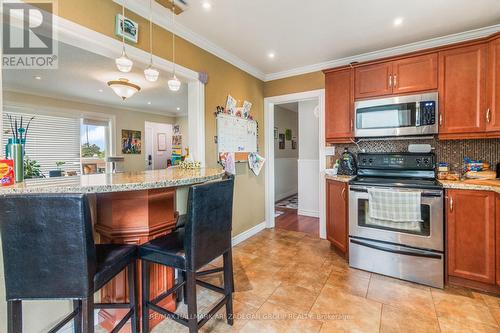 600 Ridgeway Avenue N, Oshawa, ON - Indoor Photo Showing Kitchen