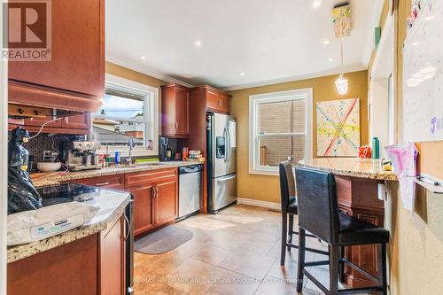 600 Ridgeway Avenue N, Oshawa, ON - Indoor Photo Showing Kitchen