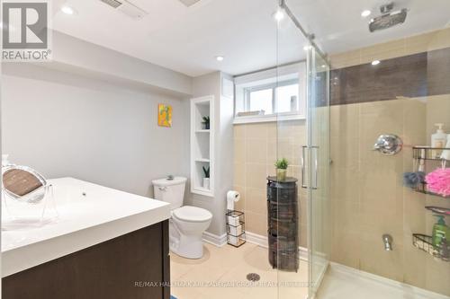 600 Ridgeway Avenue N, Oshawa, ON - Indoor Photo Showing Bathroom