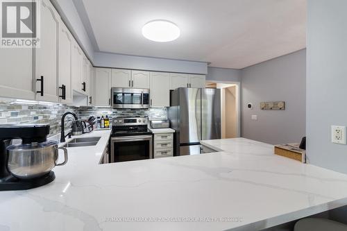 5 Decatur Place, Whitby (Pringle Creek), ON - Indoor Photo Showing Kitchen With Double Sink