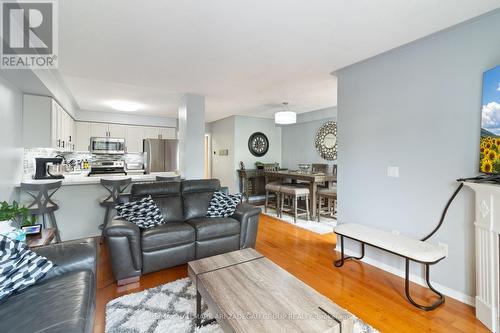 5 Decatur Place, Whitby (Pringle Creek), ON - Indoor Photo Showing Living Room