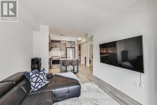 323 - 9000 Jane Street Road, Vaughan, ON - Indoor Photo Showing Living Room